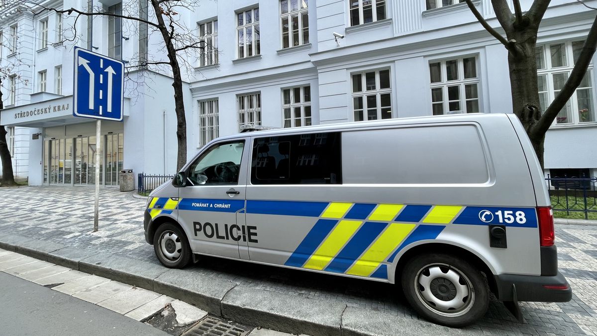 Policejní razie ve středočeském úřadu. Vyšetřuje se zamoření azbestem